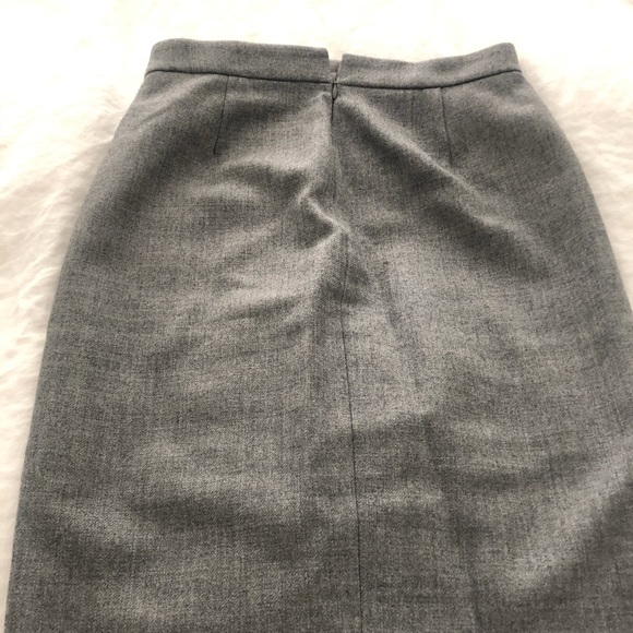 J crew pencil skirt with bows - Picture 3 of 4